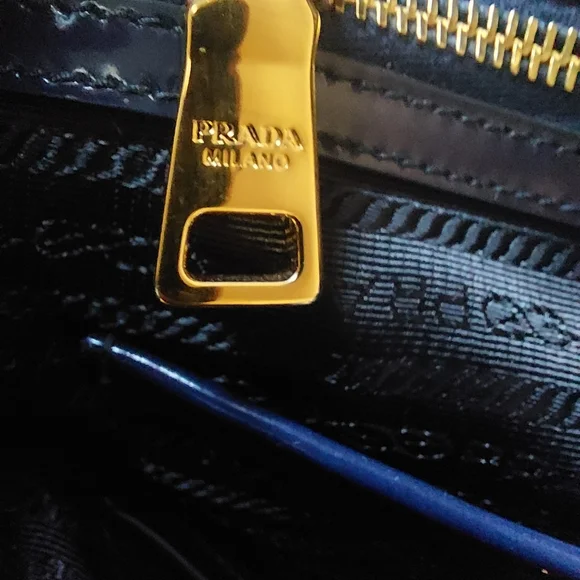 Prada Spazzolato Gardner Tote - Picture 8 of 16